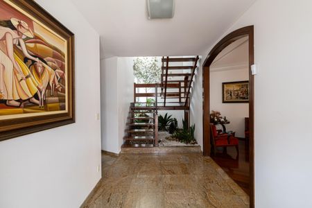 Casa à venda com 350m², 4 quartos e 6 vagasCorredor