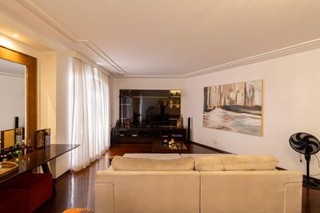 Casa à venda com 350m², 4 quartos e 6 vagasSala