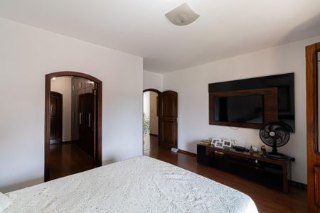 Casa à venda com 350m², 4 quartos e 6 vagasSuíte 1