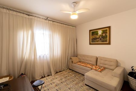 Casa à venda com 350m², 4 quartos e 6 vagasSala de TV