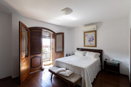 Casa à venda com 350m², 4 quartos e 6 vagasSuíte 1