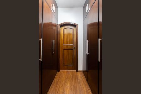 Casa à venda com 350m², 4 quartos e 6 vagasCloset Suíte 4