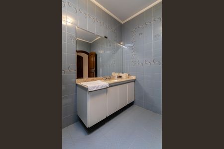 Casa à venda com 350m², 4 quartos e 6 vagasBanheiro Suíte 2