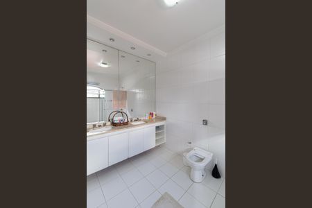 Casa à venda com 350m², 4 quartos e 6 vagasBanheiro Suíte 3