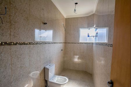 Casa à venda com 270m², 3 quartos e 6 vagasBanheiro da Suíte 1