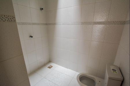 Casa à venda com 270m², 3 quartos e 6 vagasBanheiro da Suíte 2