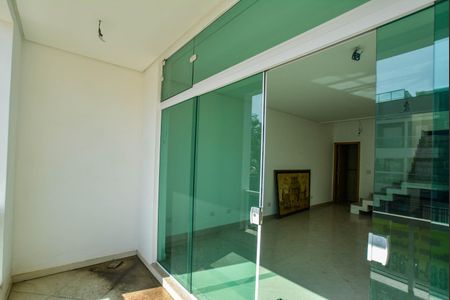 Casa à venda com 270m², 3 quartos e 6 vagasVaranda da Sala
