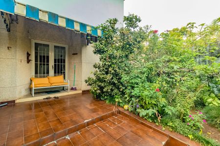 Casa para alugar com 230m², 3 quartos e 3 vagas Casa para alugar com 230m², 3 quartos e 3 vagasFachada