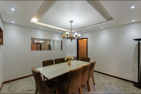 Casa à venda com 300m², 3 quartos e 2 vagas Casa à venda com 300m², 3 quartos e 2 vagasSala de jantar