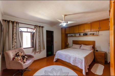 Casa à venda com 300m², 3 quartos e 2 vagasSuíte