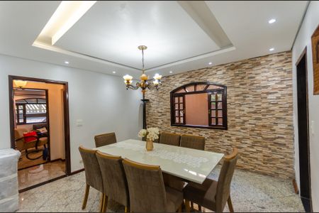 Casa à venda com 300m², 3 quartos e 2 vagasSala de jantar