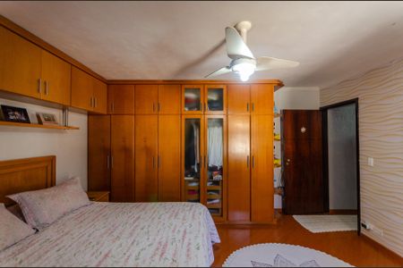 Casa à venda com 300m², 3 quartos e 2 vagas Casa à venda com 300m², 3 quartos e 2 vagasSuíte