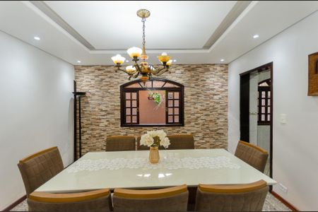 Casa à venda com 300m², 3 quartos e 2 vagas Casa à venda com 300m², 3 quartos e 2 vagasSala de jantar