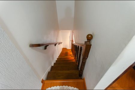 Casa à venda com 300m², 3 quartos e 2 vagasEscada