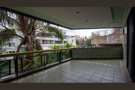 Apartamento à venda com 220m², 4 quartos e 3 vagasVaranda