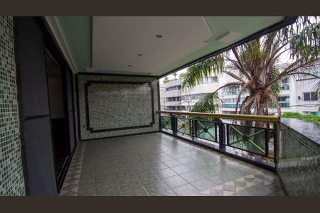 Apartamento à venda com 220m², 4 quartos e 3 vagasVaranda