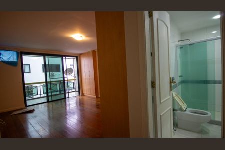 Apartamento à venda com 220m², 4 quartos e 3 vagasSuíte 2