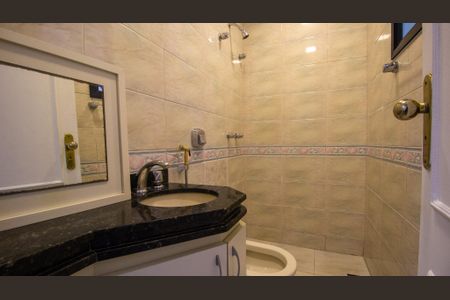 Apartamento à venda com 220m², 4 quartos e 3 vagasBanheiro da Suíte 1