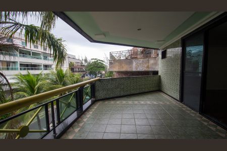 Apartamento à venda com 220m², 4 quartos e 3 vagasVaranda