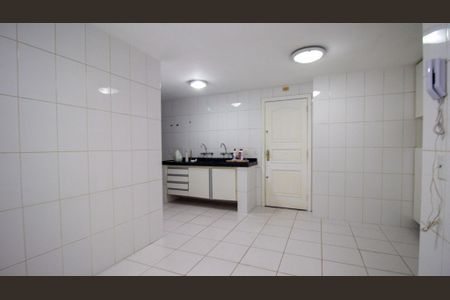 Apartamento à venda com 220m², 4 quartos e 3 vagasBanheiro da Suíte 3