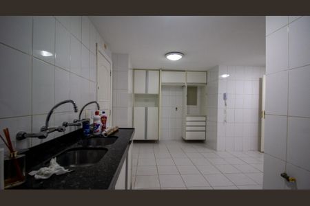 Apartamento à venda com 220m², 4 quartos e 3 vagasCozinha e Área de Serviço