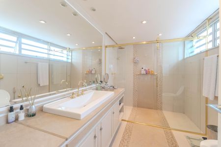 Apartamento à venda com 324m², 4 quartos e 3 vagasBanheiro da Suíte 3