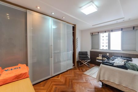 Apartamento à venda com 324m², 4 quartos e 3 vagasSuíte 2