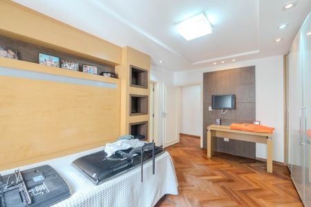 Apartamento à venda com 324m², 4 quartos e 3 vagasSuíte 2