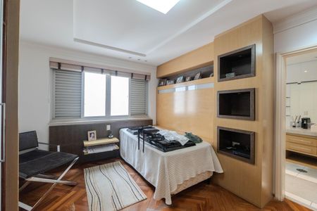 Apartamento à venda com 324m², 4 quartos e 3 vagasSuíte 2