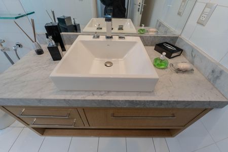 Apartamento à venda com 324m², 4 quartos e 3 vagasBanheiro da Suíte 2