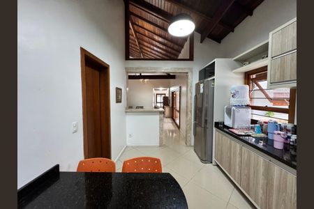 Casa à venda com 942m², 3 quartos e 4 vagas Casa à venda com 942m², 3 quartos e 4 vagasCozinha