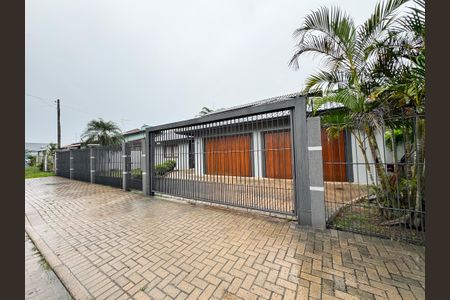 Casa à venda com 942m², 3 quartos e 4 vagas Casa à venda com 942m², 3 quartos e 4 vagasFachada