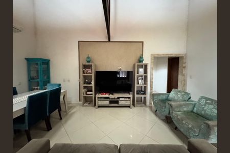 Casa à venda com 942m², 3 quartos e 4 vagas Casa à venda com 942m², 3 quartos e 4 vagasSala