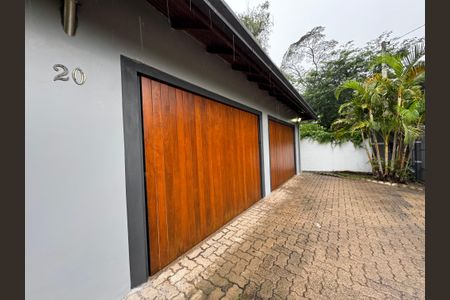 Casa à venda com 942m², 3 quartos e 4 vagas Casa à venda com 942m², 3 quartos e 4 vagasGaragem