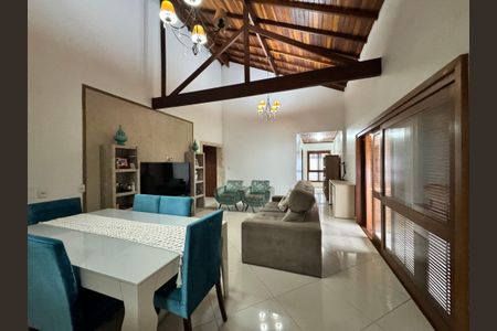 Casa à venda com 942m², 3 quartos e 4 vagas Casa à venda com 942m², 3 quartos e 4 vagasSala de Jantar