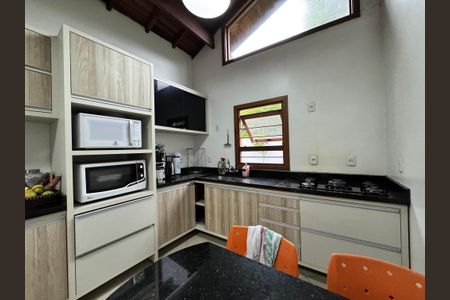 Casa à venda com 942m², 3 quartos e 4 vagas Casa à venda com 942m², 3 quartos e 4 vagasCozinha