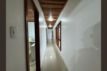 Casa à venda com 942m², 3 quartos e 4 vagas Casa à venda com 942m², 3 quartos e 4 vagasCorredor
