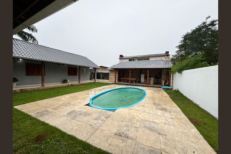 Casa à venda com 942m², 3 quartos e 4 vagas Casa à venda com 942m², 3 quartos e 4 vagasÁrea Externa