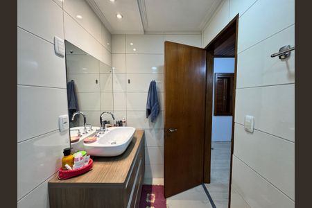 Casa à venda com 942m², 3 quartos e 4 vagas Casa à venda com 942m², 3 quartos e 4 vagasBanheiro da Suíte 1