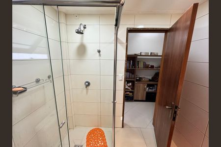 Casa à venda com 942m², 3 quartos e 4 vagas Casa à venda com 942m², 3 quartos e 4 vagasBanheiro da Suíte 2