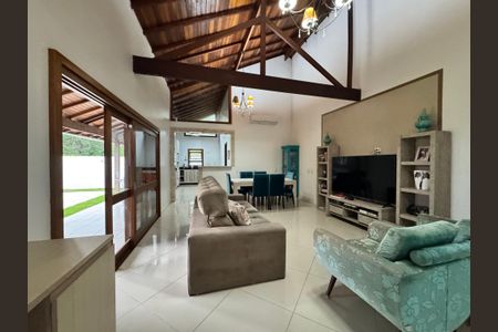 Casa à venda com 942m², 3 quartos e 4 vagas Casa à venda com 942m², 3 quartos e 4 vagasSala