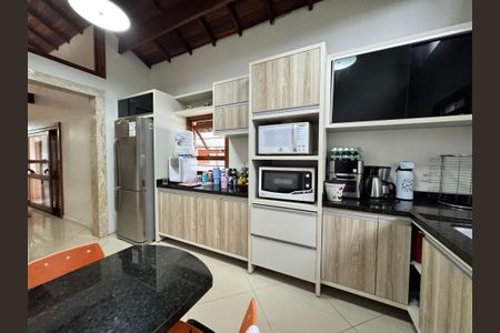Casa à venda com 942m², 3 quartos e 4 vagas Casa à venda com 942m², 3 quartos e 4 vagasCozinha