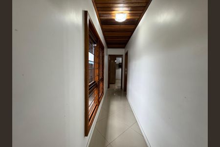 Casa à venda com 942m², 3 quartos e 4 vagas Casa à venda com 942m², 3 quartos e 4 vagasCorredor