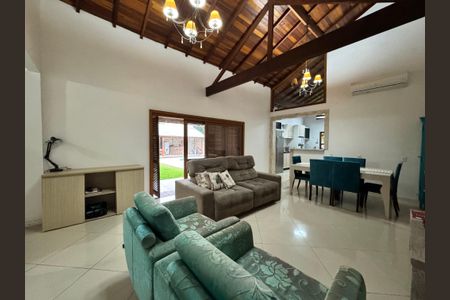 Casa à venda com 942m², 3 quartos e 4 vagas Casa à venda com 942m², 3 quartos e 4 vagasSala