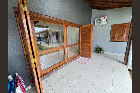 Casa à venda com 942m², 3 quartos e 4 vagas Casa à venda com 942m², 3 quartos e 4 vagasÁrea Externa