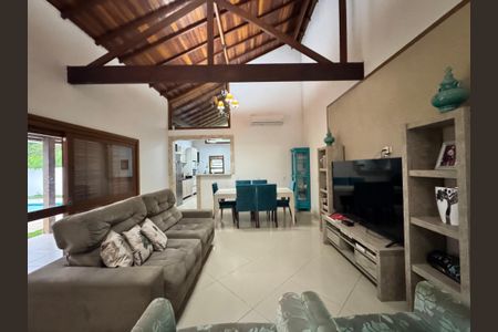 Casa à venda com 942m², 3 quartos e 4 vagas Casa à venda com 942m², 3 quartos e 4 vagasSala