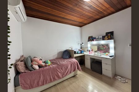 Casa à venda com 942m², 3 quartos e 4 vagas Casa à venda com 942m², 3 quartos e 4 vagasQuarto 1