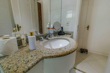 Apartamento à venda com 86m², 2 quartos e 2 vagasBanheiro da Suíte