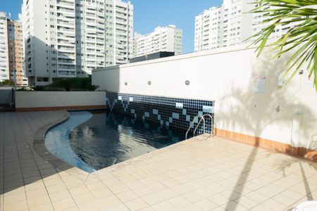 Apartamento à venda com 45m², 2 quartos e sem vagaÁrea comum - Piscina