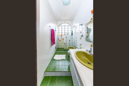 Casa à venda com 316m², 5 quartos e 4 vagasBanheiro da Suíte 2